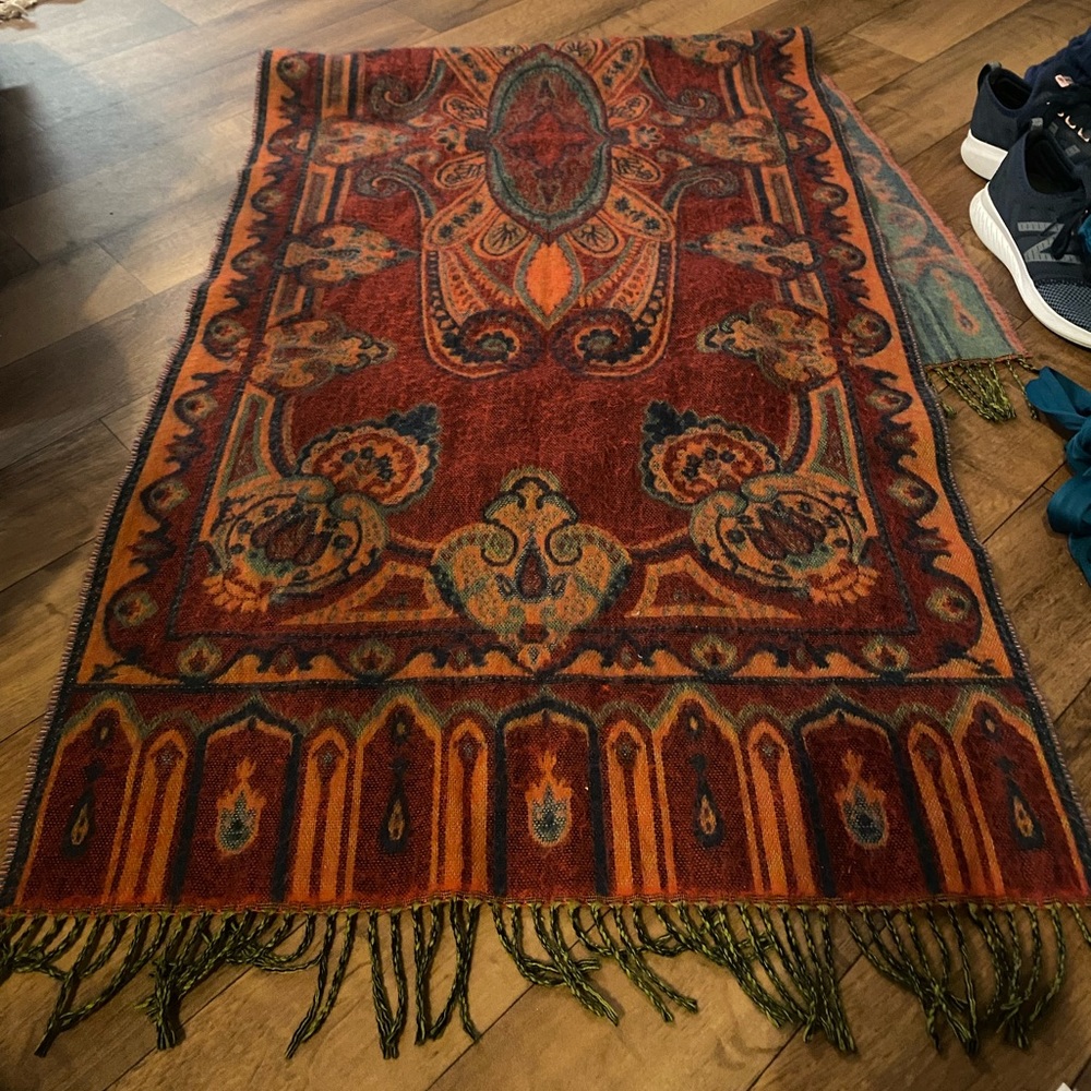 Beautiful big scarf/shawl. Like new.